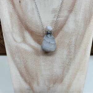 Elegant Silver Crystal Pendant Necklace for Essentials Oils